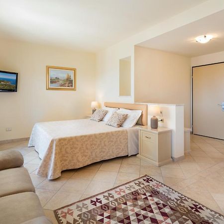 Hotel Regina Elena Olbia Kültér fotó