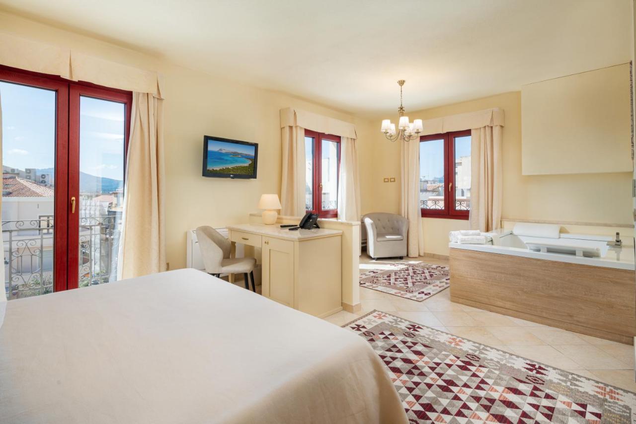 Hotel Regina Elena Olbia Kültér fotó