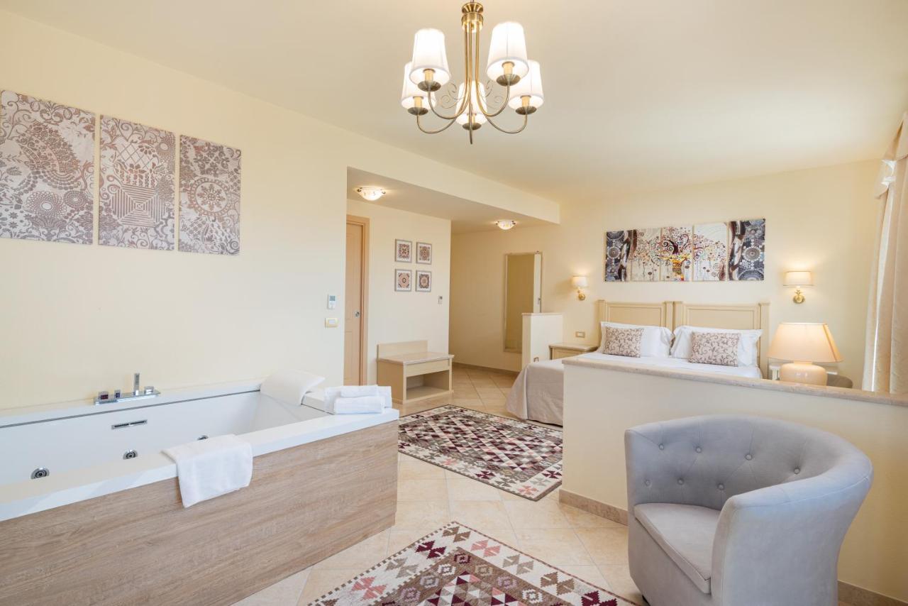 Hotel Regina Elena Olbia Kültér fotó