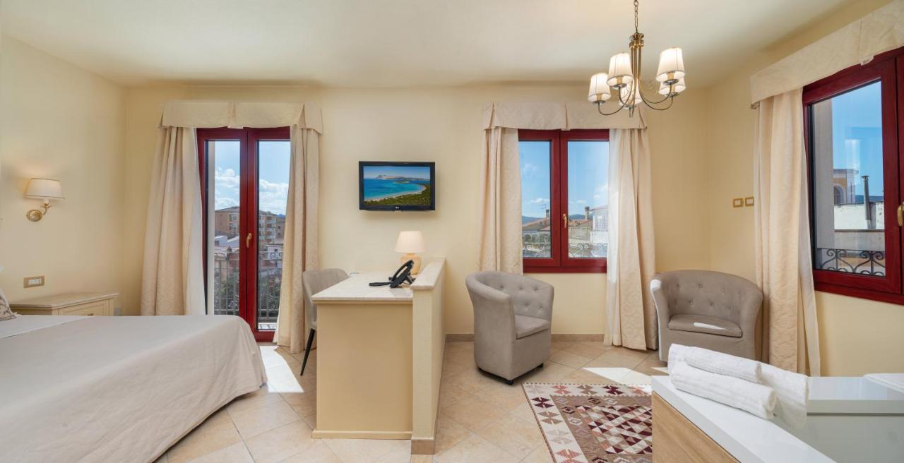 Hotel Regina Elena Olbia Kültér fotó
