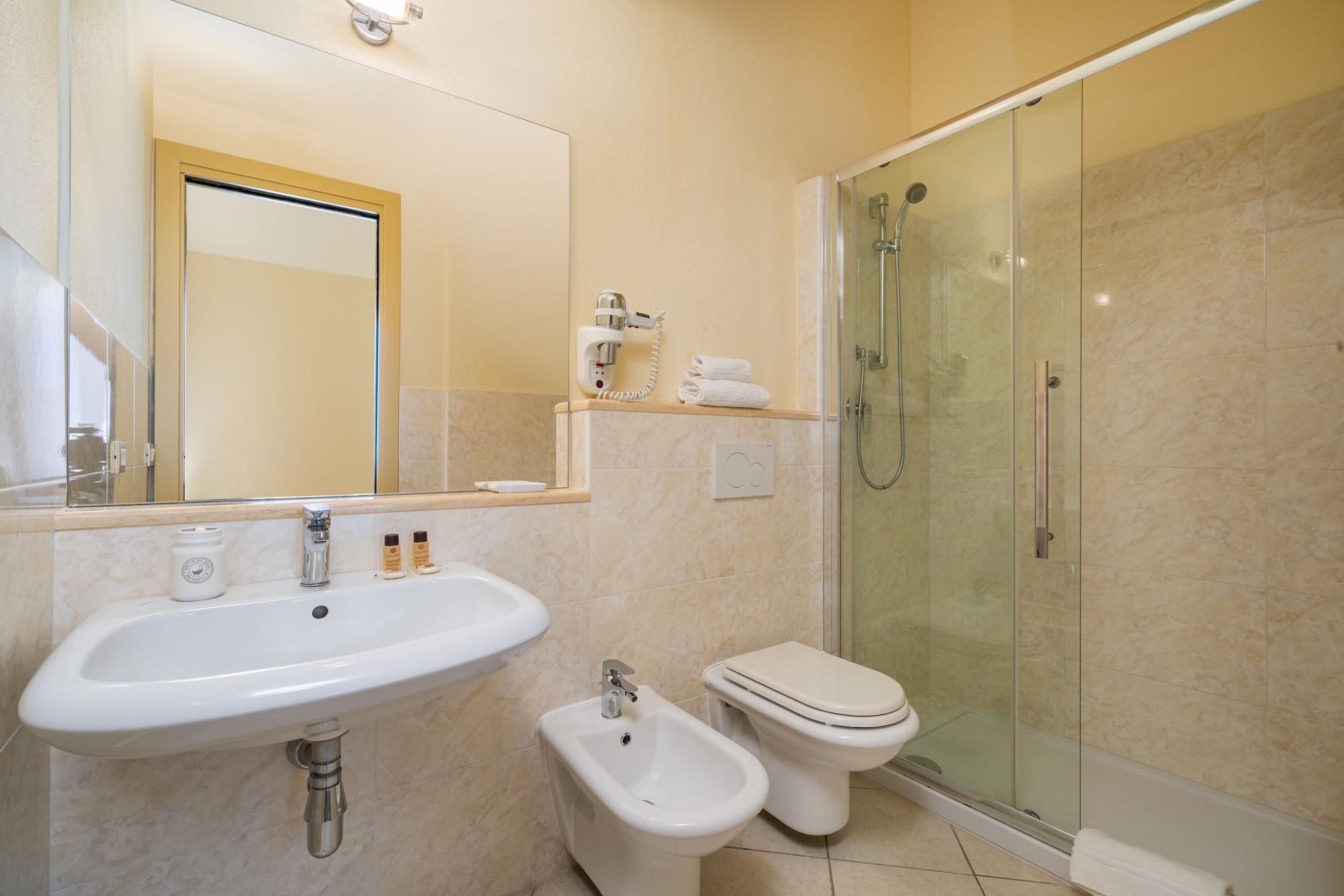 Hotel Regina Elena Olbia Kültér fotó