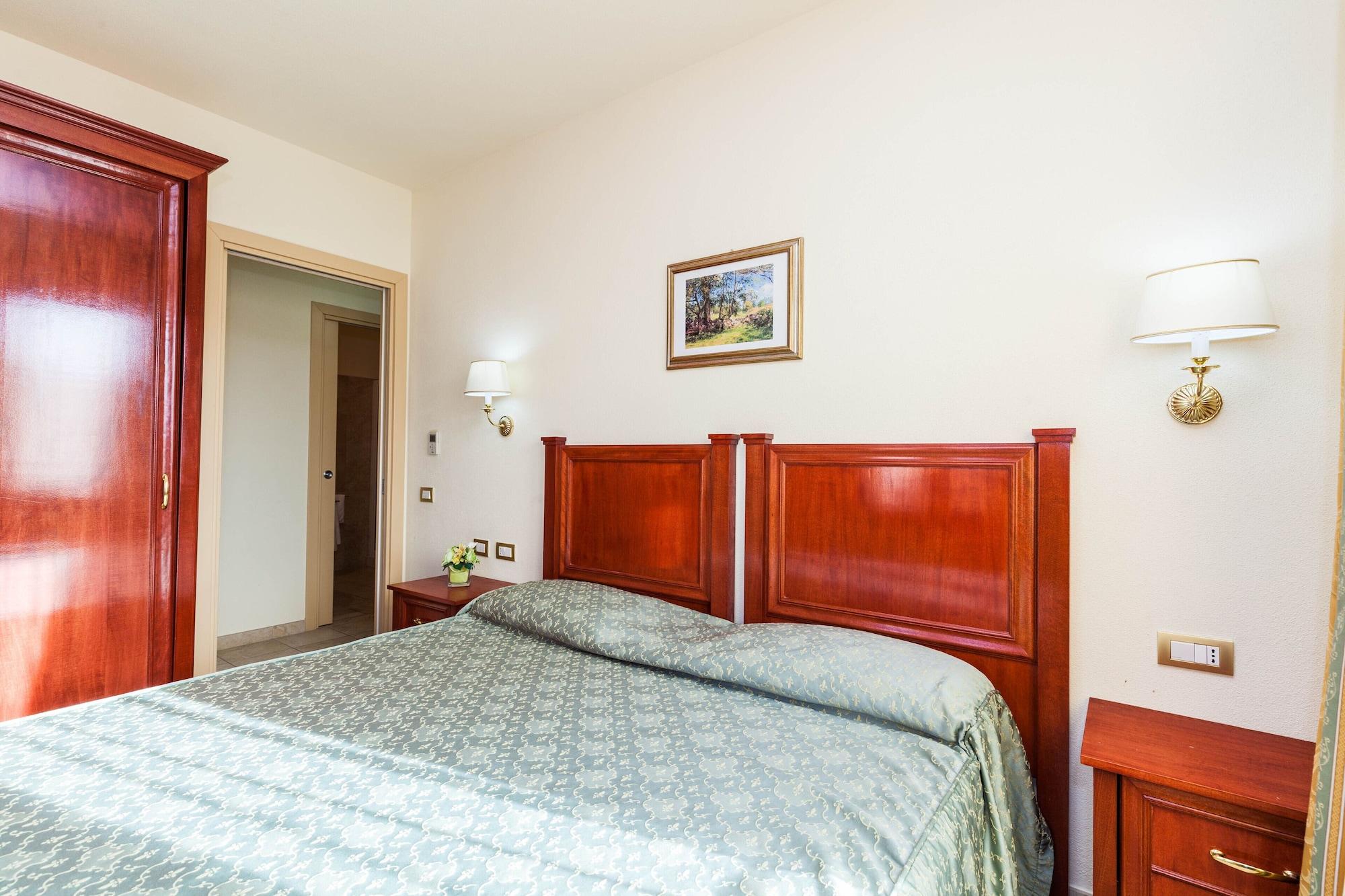 Hotel Regina Elena Olbia Kültér fotó