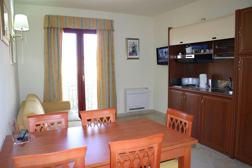 Hotel Regina Elena Olbia Kültér fotó