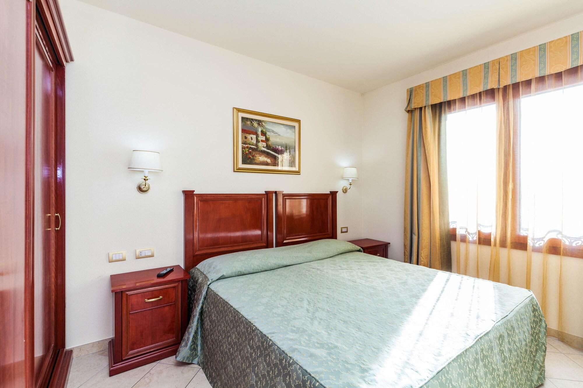 Hotel Regina Elena Olbia Kültér fotó