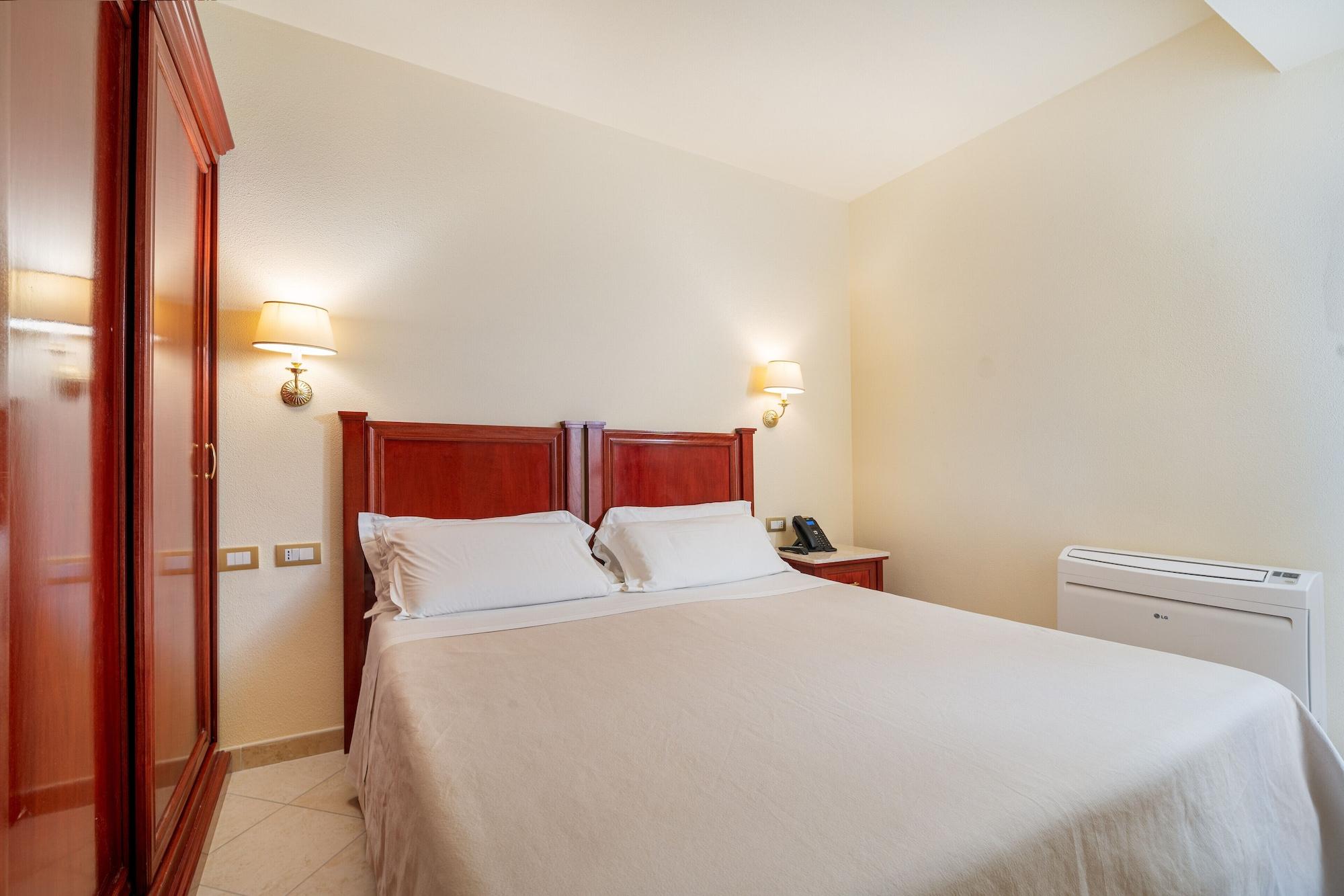 Hotel Regina Elena Olbia Kültér fotó