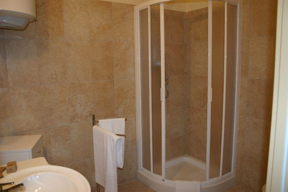 Hotel Regina Elena Olbia Kültér fotó